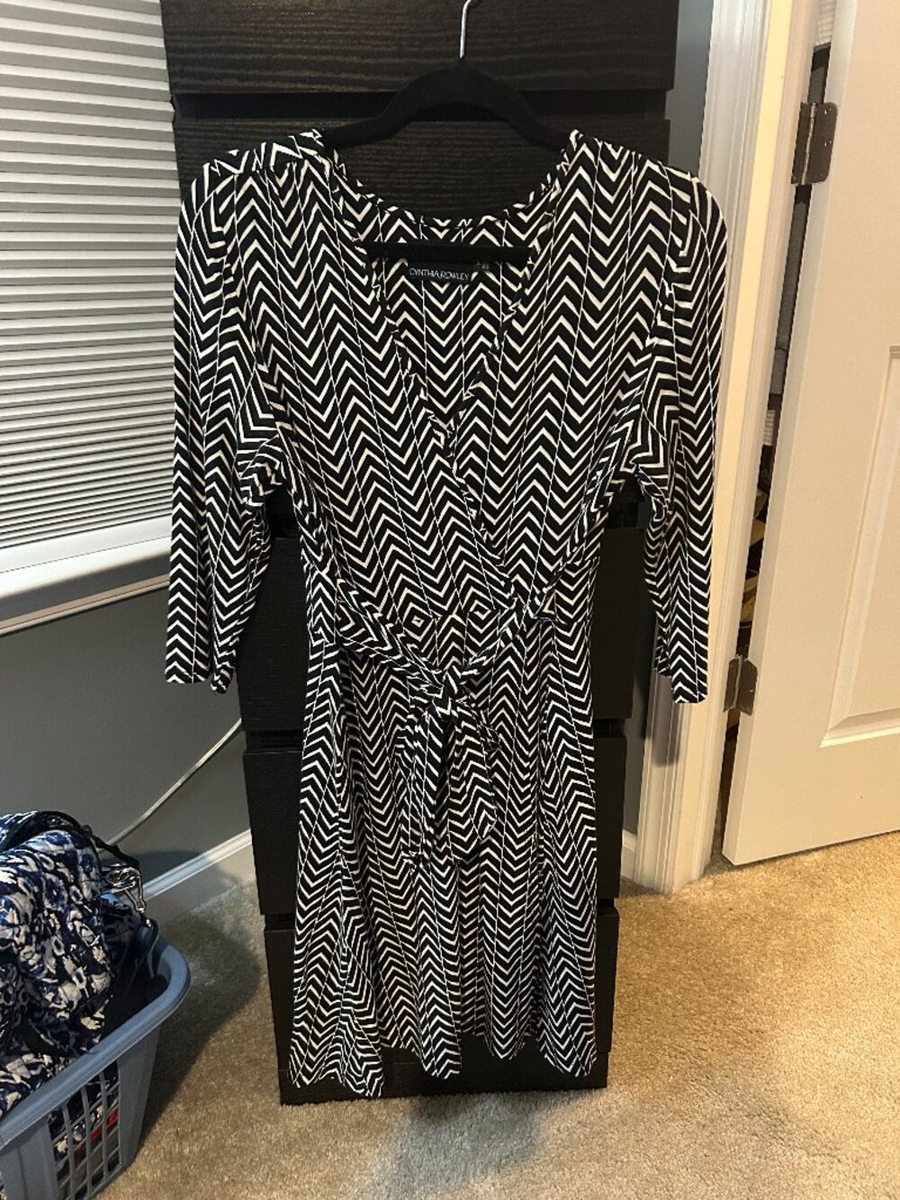 CYNTHIA ROWLEY Black White Chevron Geometric Faux Wrap Dress M